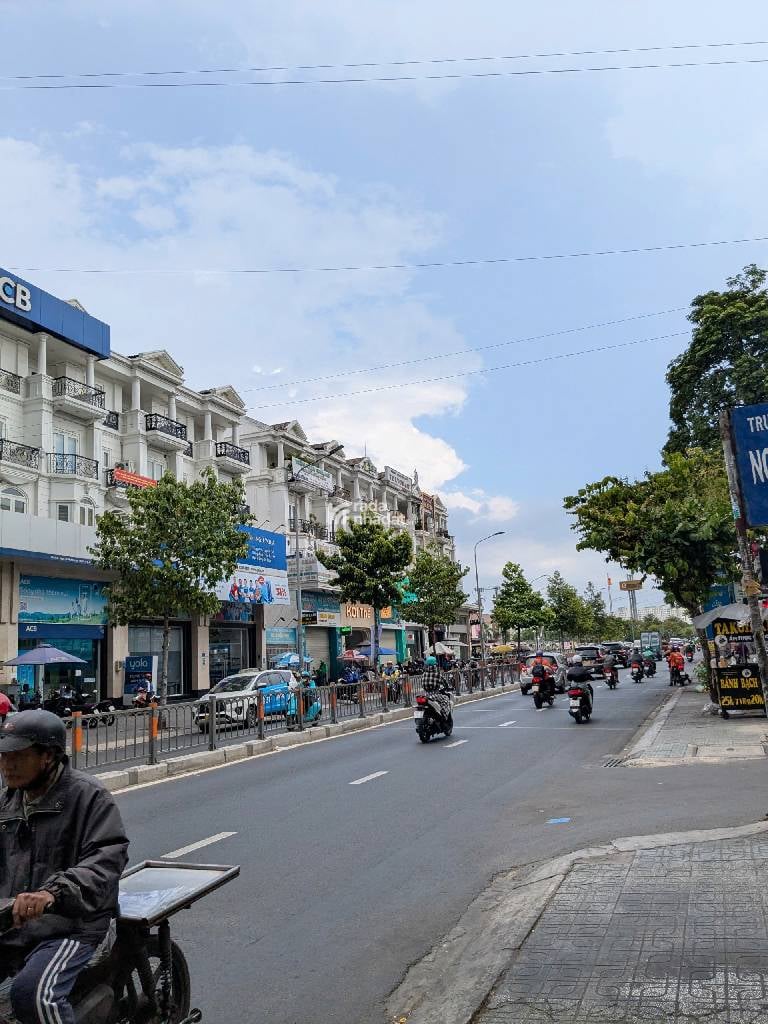 Bán nhà 5x17m, 6 tầng, 1 hầm, thang máy, Ngay Emart Phan Văn Trị Gò Vấp, 17 tỷ