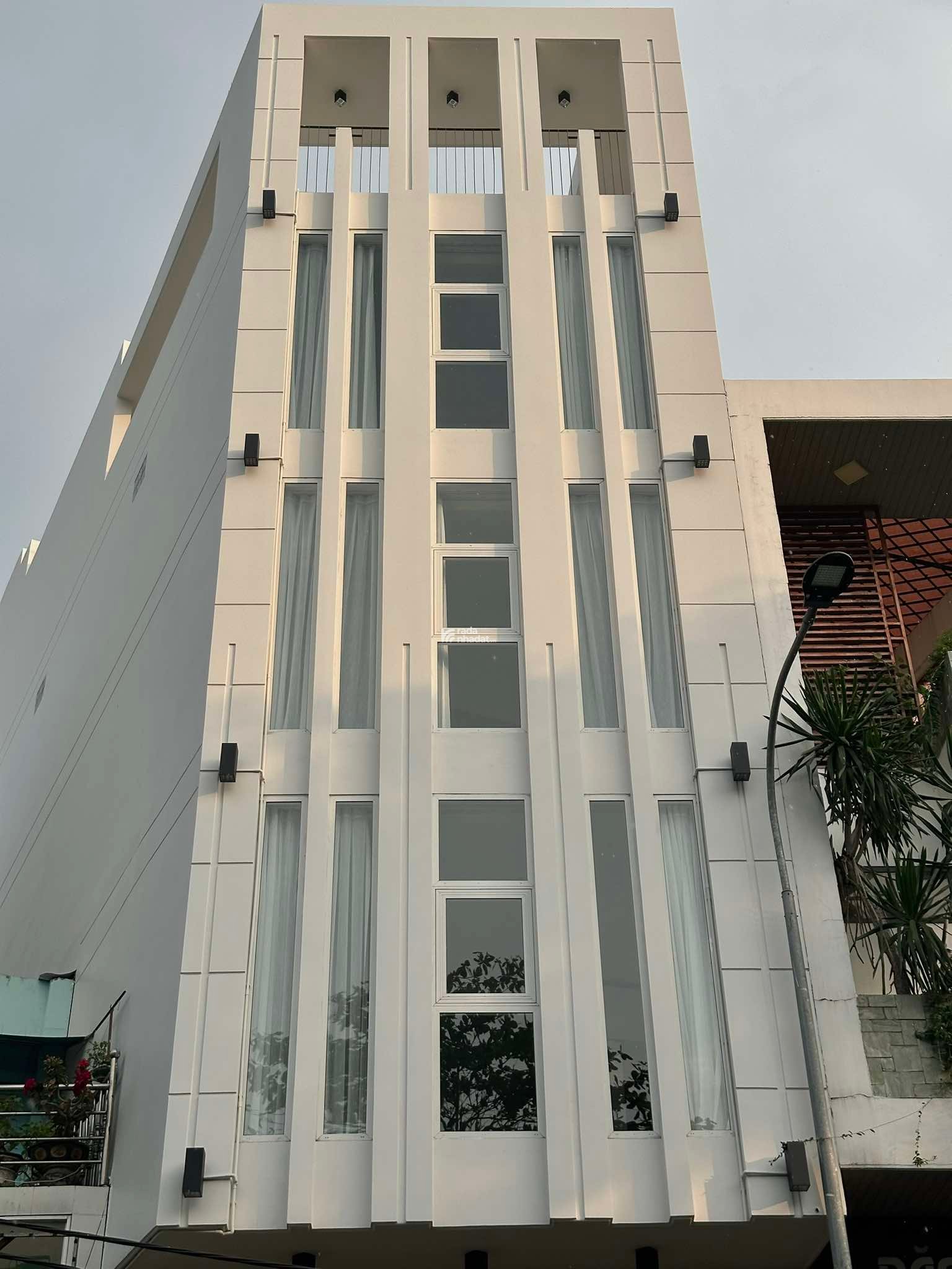 DÒNG TIỀN 2 TỶ/NĂM - MẶT TIỀN 6 TẦNG LÊ BÌNH - 78m2 NGANG 5.5m - 11 CĂN HỘ CAO CẤP