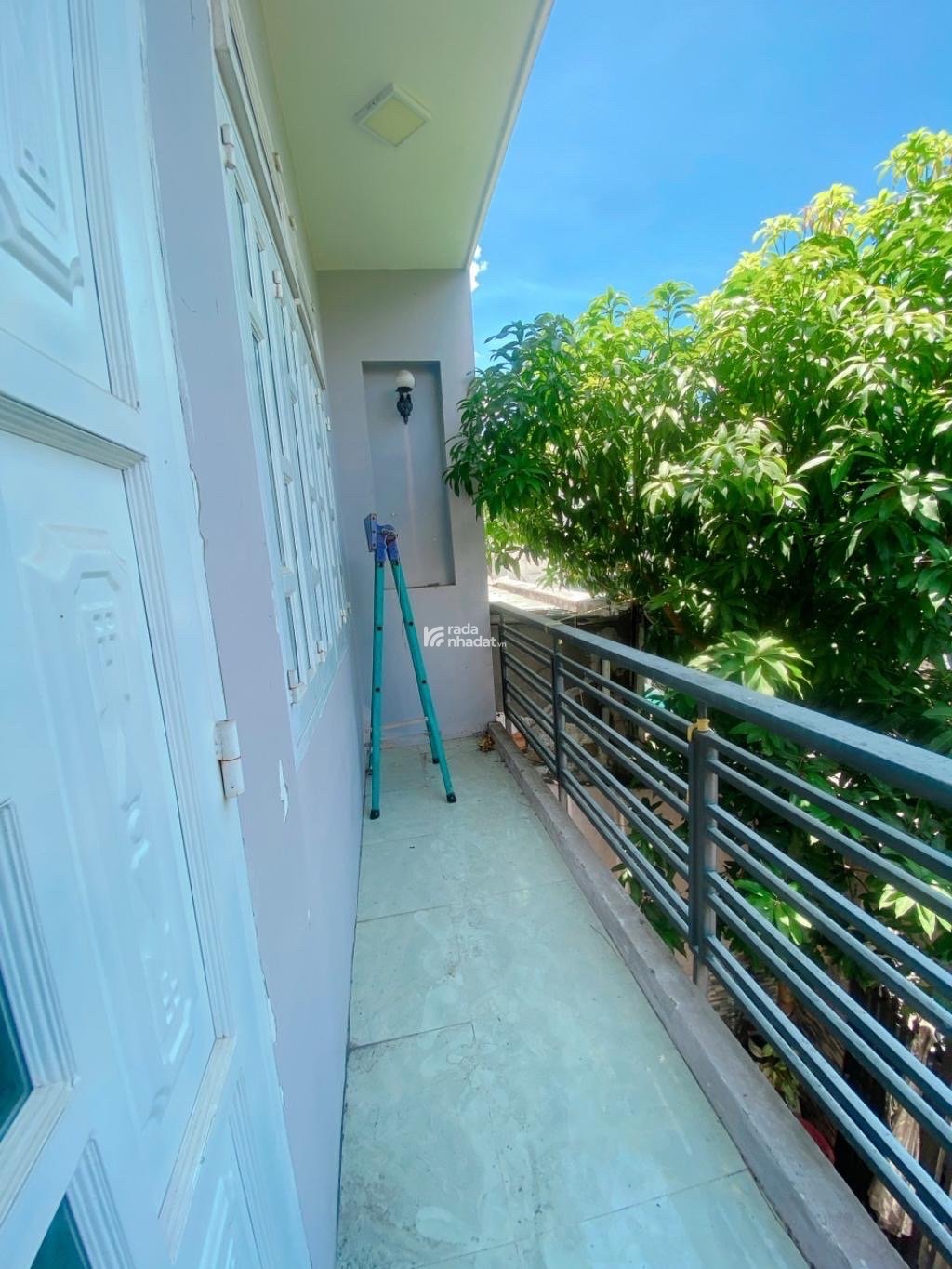 HẺM XE HƠI VÀO NHÀ - KẾ KHU BÀU CÁT TÂN BÌNH - DT 95M2(5.3 x 18) - 4 TẦNG BTCT - 5 PN 