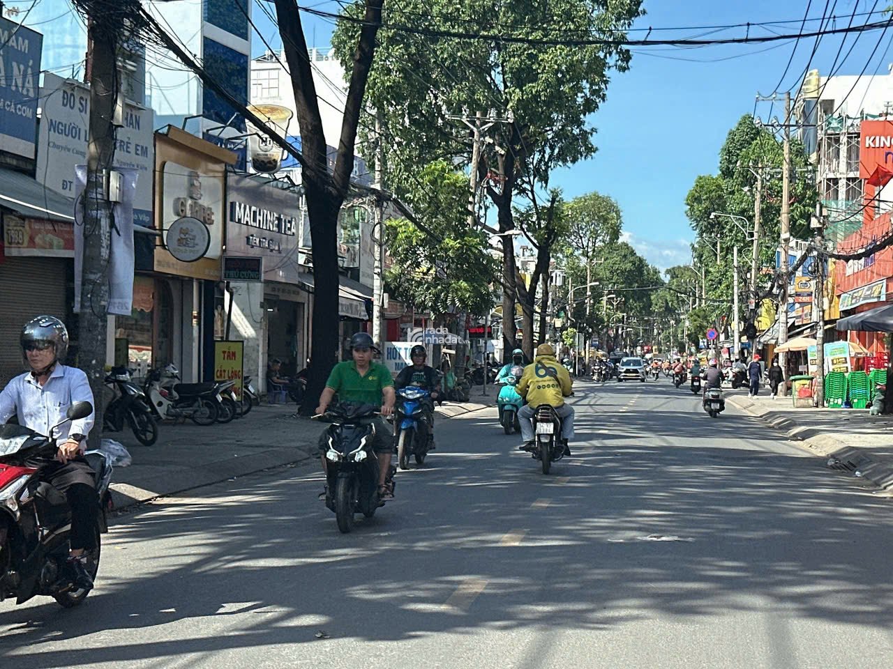 Bán CHDV mặt tiền 7m 148m2 6T 17PN T.Máy DT 70tr ngay CV Làng Hoa Lê Văn Thọ 29 tỷ hơn.