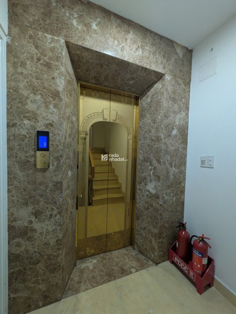 Bán CHDV mặt tiền 7m 148m2 6T 17PN T.Máy DT 70tr ngay CV Làng Hoa Lê Văn Thọ 29 tỷ hơn.