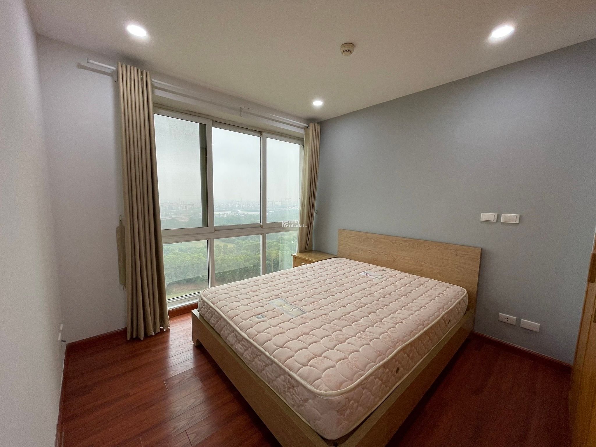 Cho thuê gấp căn hộ 2 - 3PN đầy đủ đồ nội thất view sân golf tại The Link L3 Ciputra, LH 0818 111 ***