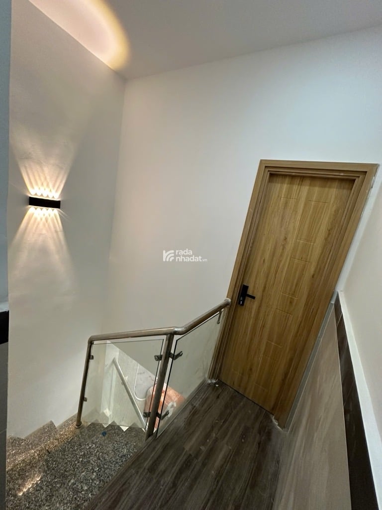 HẺM XE HƠI XÔ VIẾT NGHỆ TĨNH, BÌNH THẠNH, 2 TẦNG MỚI TINH Ở NGAY. GIẢM 350TR CHỈ CÒN 4T TL 