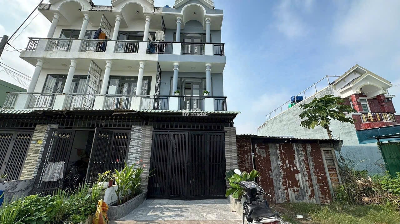 Bán nhà bến lức long an,2 lầu 4pn,4nvs