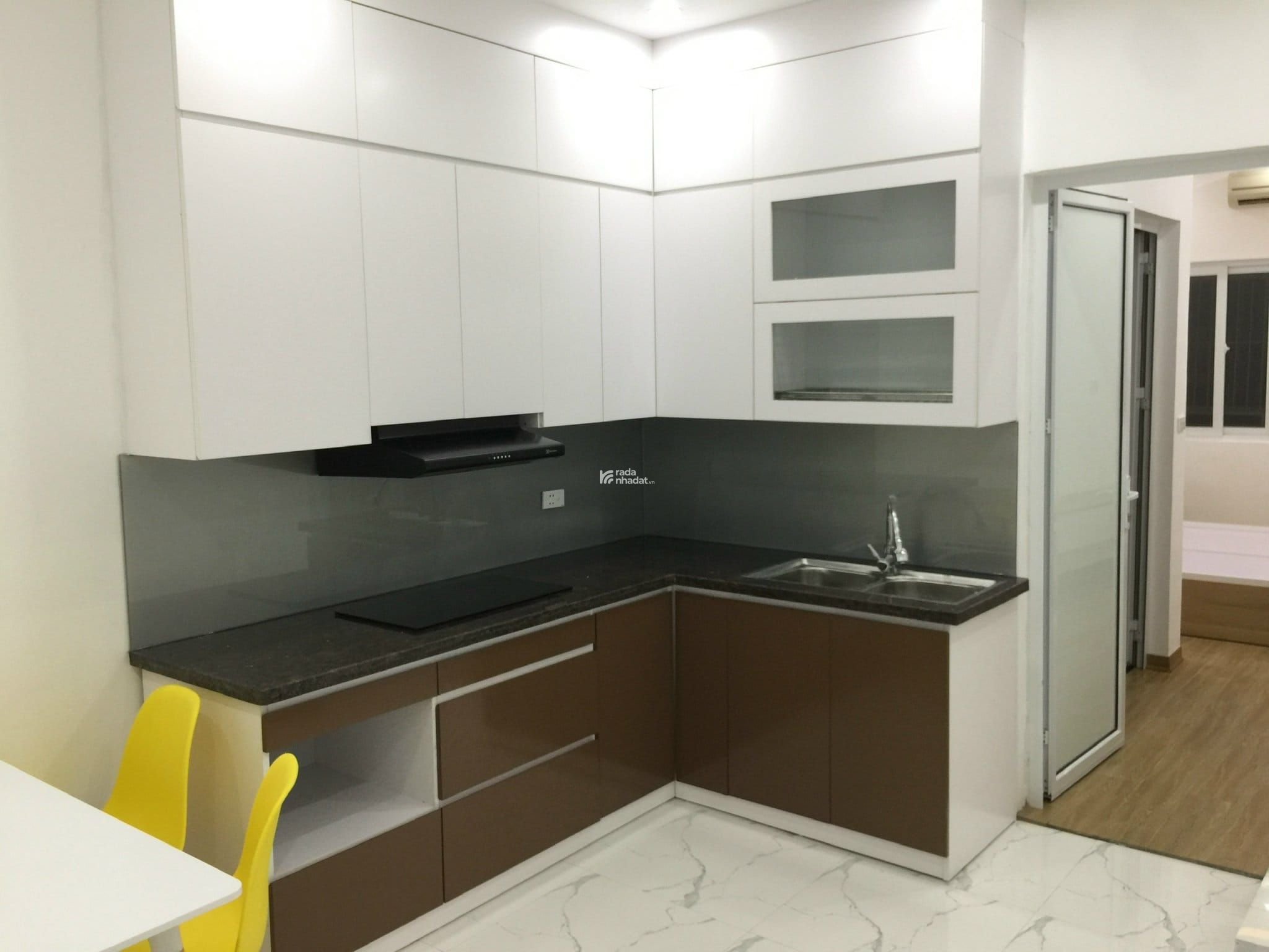 Bán căn hộ sổ đỏ chính chủ Nơ 9 khu bán đảo linh đàm giá 3,9tỷ -64m2, 3 ngủ 2 vệ sinh, full