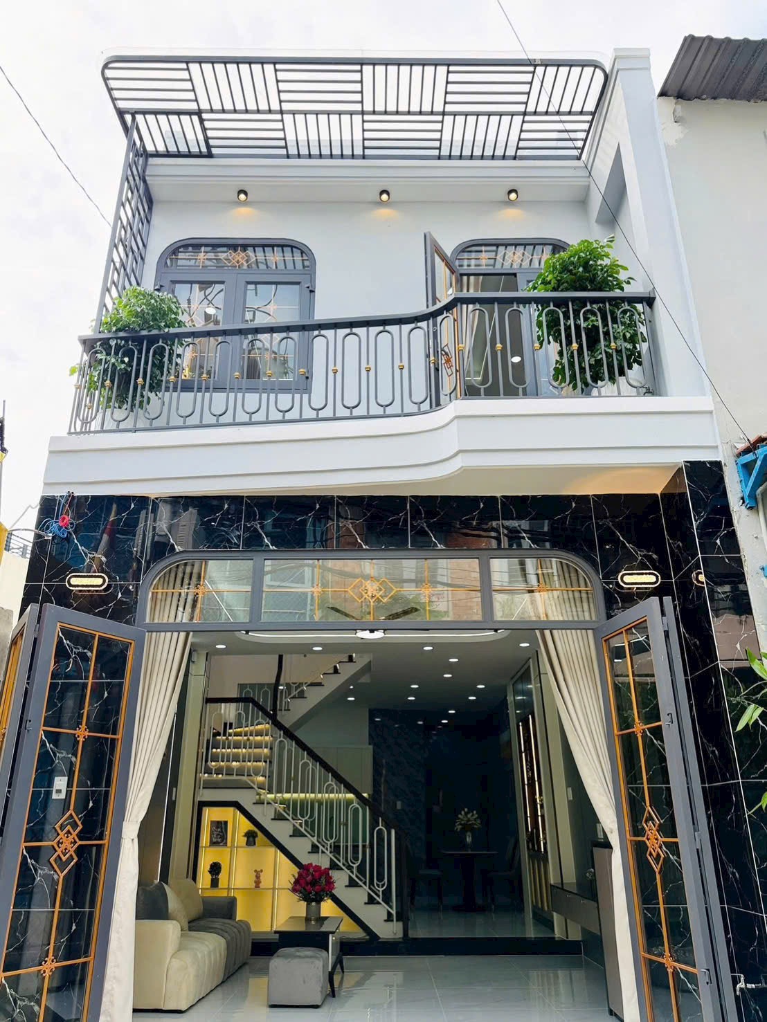 Cần bán gấp nhà diện tích 32,4m2 giá 3tỷ1 đường Hoàng Hoa Thám Tân Bình