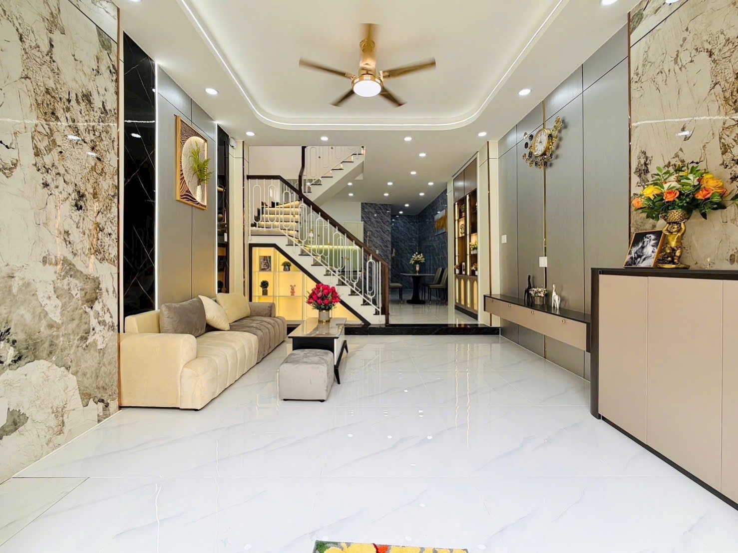 Cần bán gấp nhà diện tích 32,4m2 giá 3tỷ1 đường Hoàng Hoa Thám Tân Bình