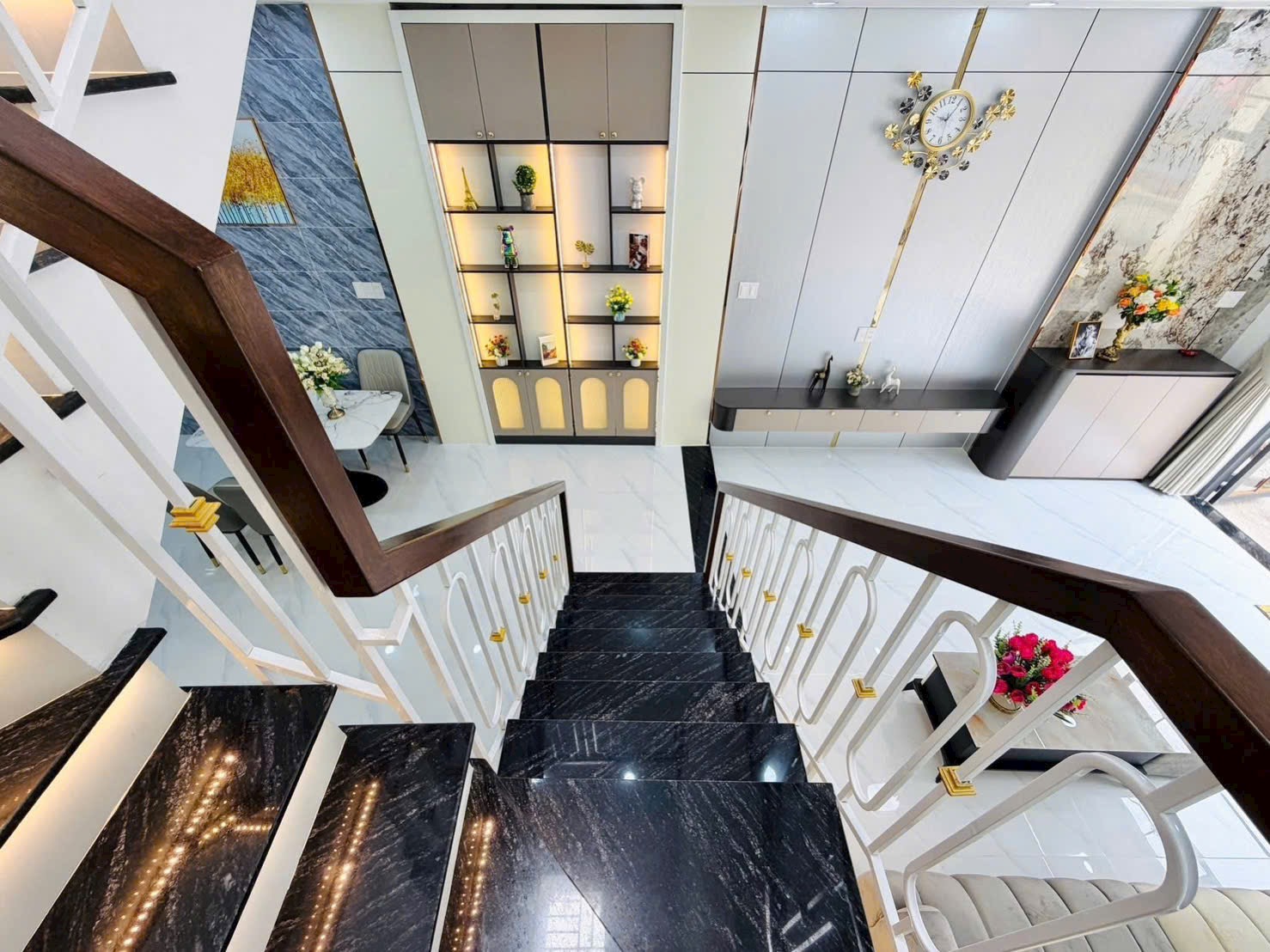 Cần bán gấp nhà diện tích 32,4m2 giá 3tỷ1 đường Hoàng Hoa Thám Tân Bình