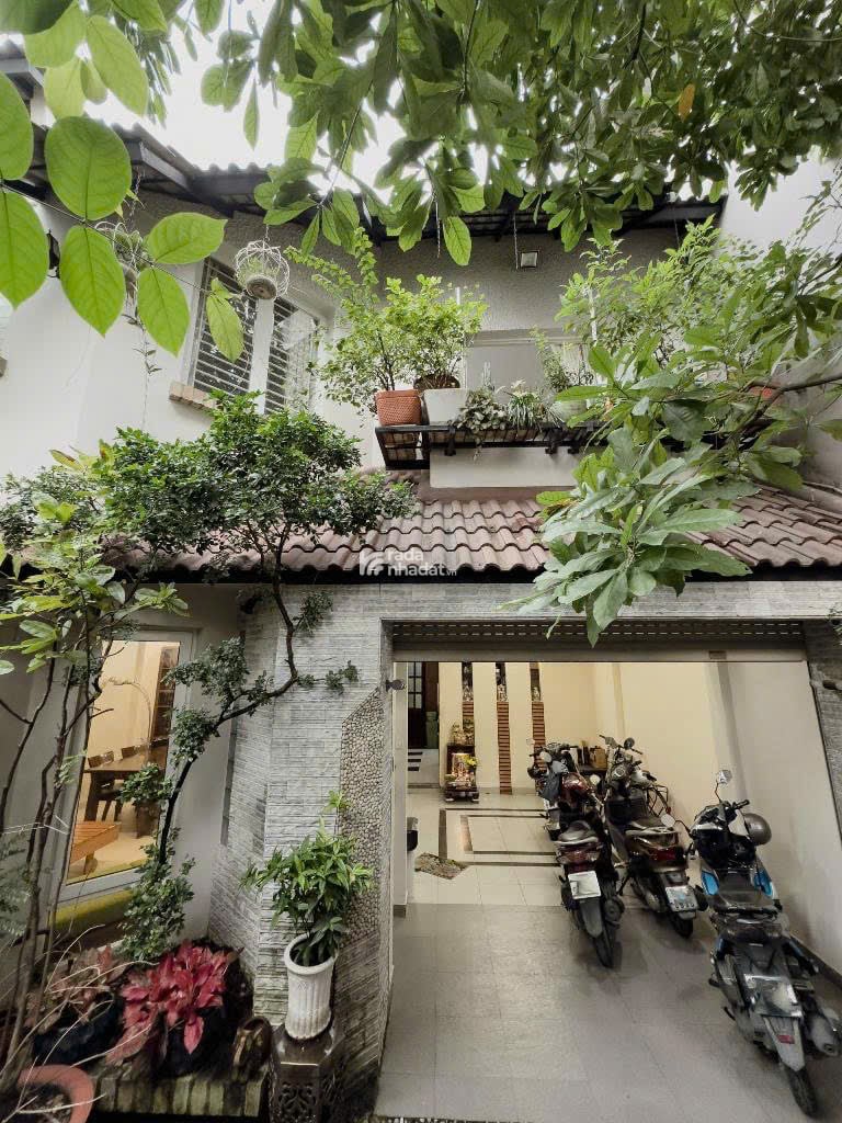 Biệt thự mini ngang 8m 120m2 mái Thái hẻm 183 Nguyễn Văn Khối tặng sân vườn ĐL 13 tỷ hơn 