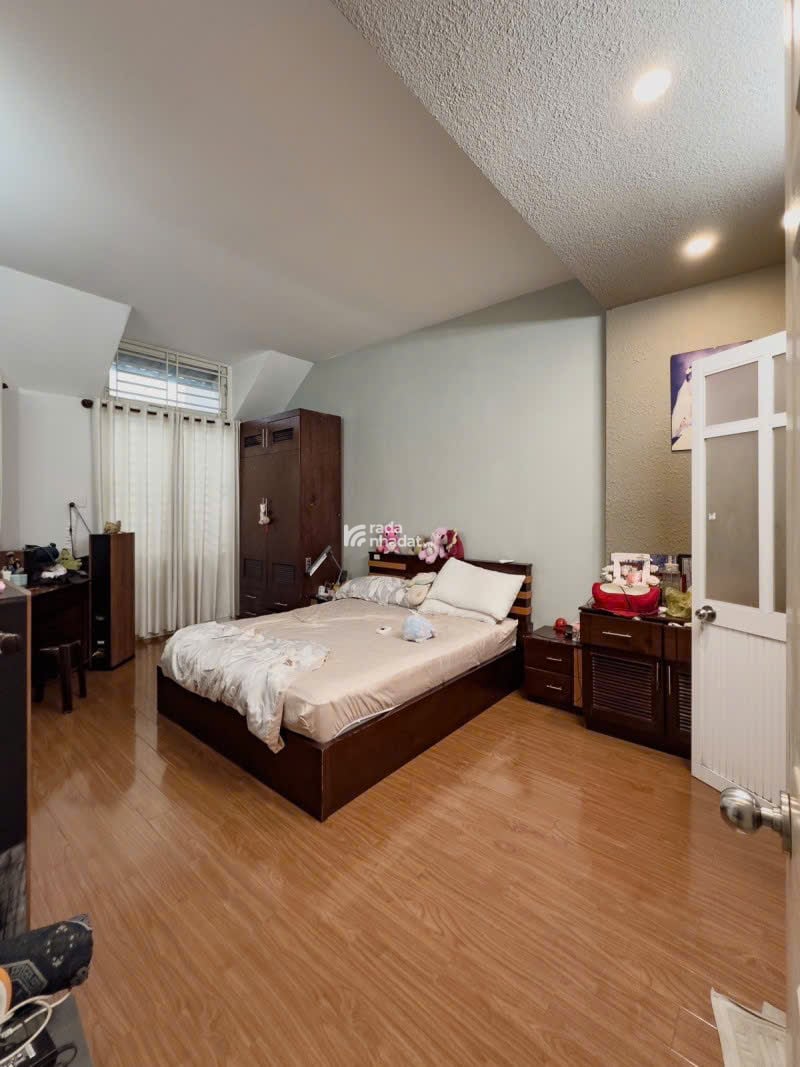 Biệt thự mini ngang 8m 120m2 mái Thái hẻm 183 Nguyễn Văn Khối tặng sân vườn ĐL 13 tỷ hơn 