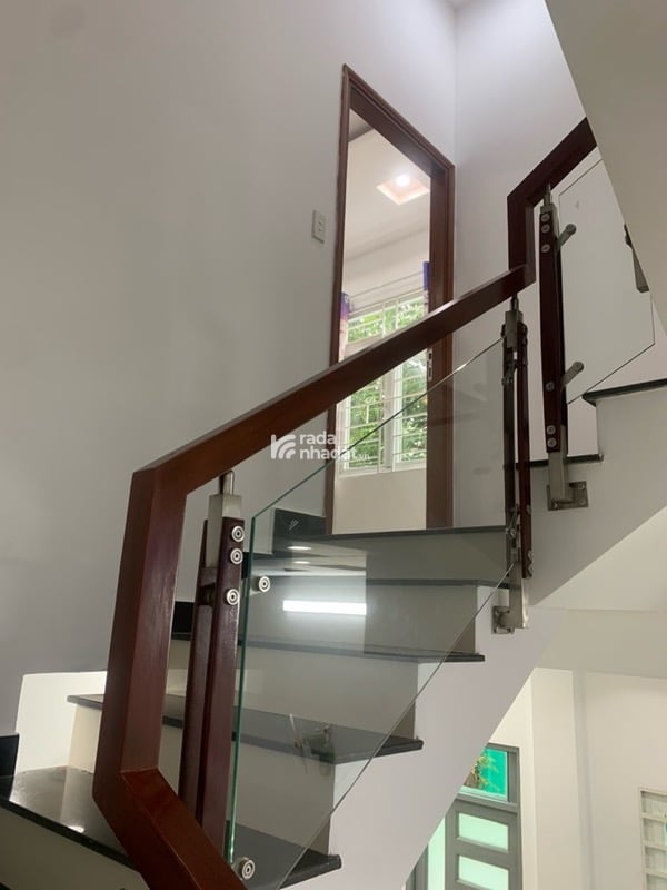 Bán nhà lô góc ngang 5, diện tích 75m2, 4 tầng, . Sân thượng thoáng mát