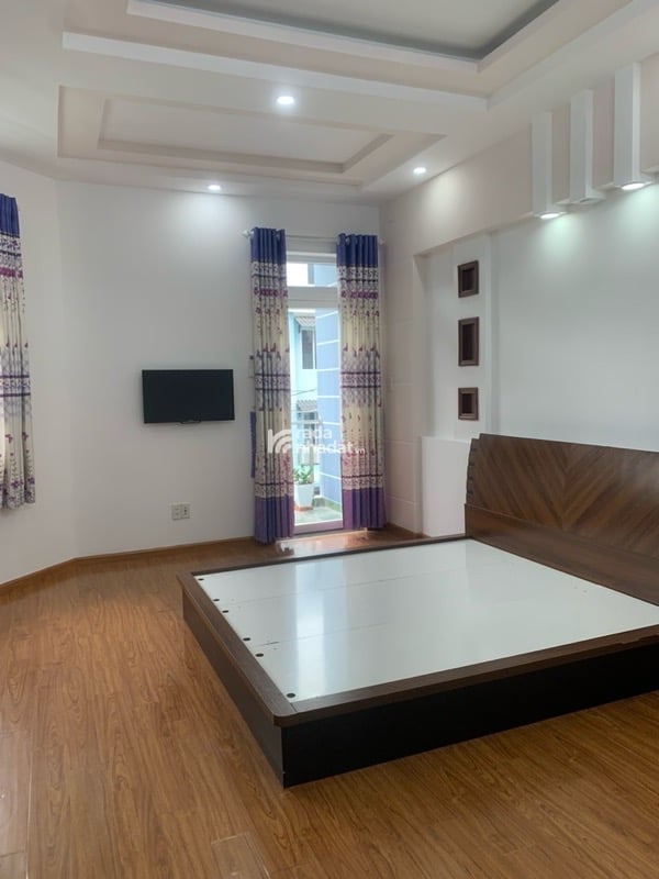 Bán nhà lô góc ngang 5, diện tích 75m2, 4 tầng, . Sân thượng thoáng mát