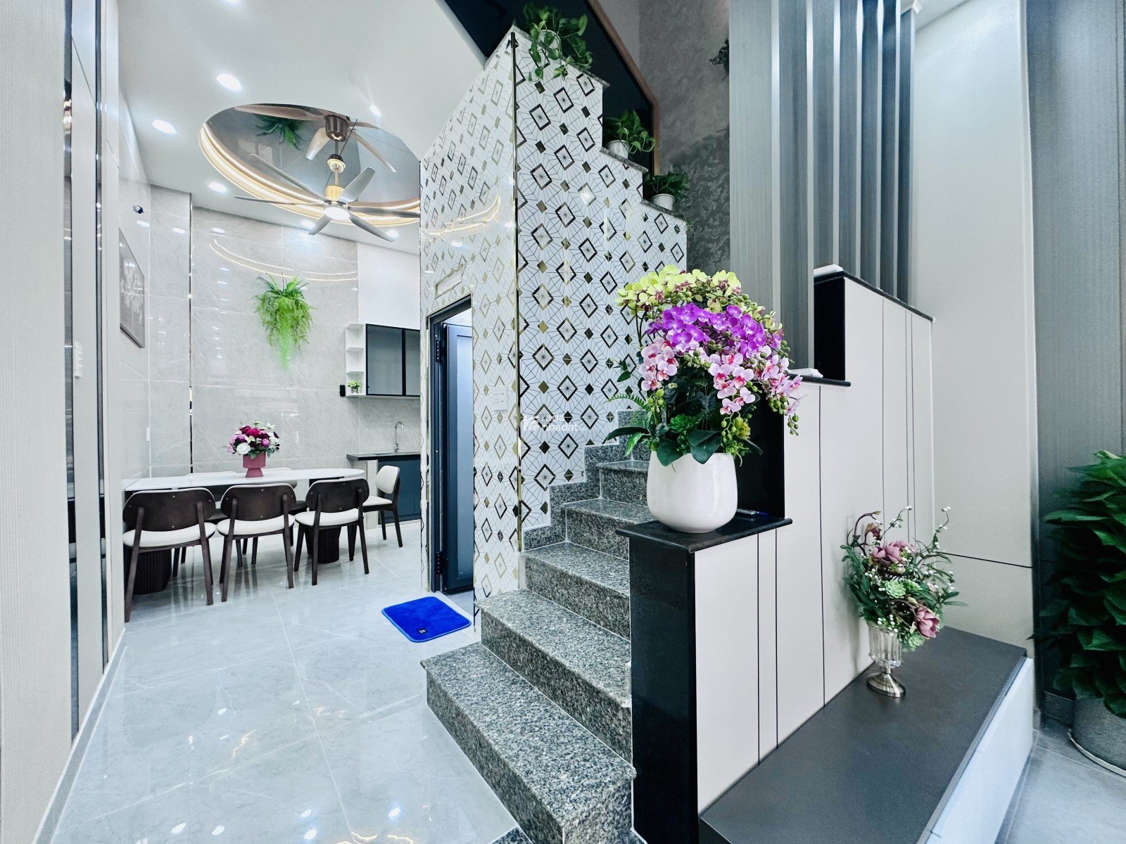 Nhà đẹp 4 lầu bán gấp, hẻm ô tô, đường Trần Thị Trọng, P. 15, Tân Bình, chỉ 6,38 tỷ TL