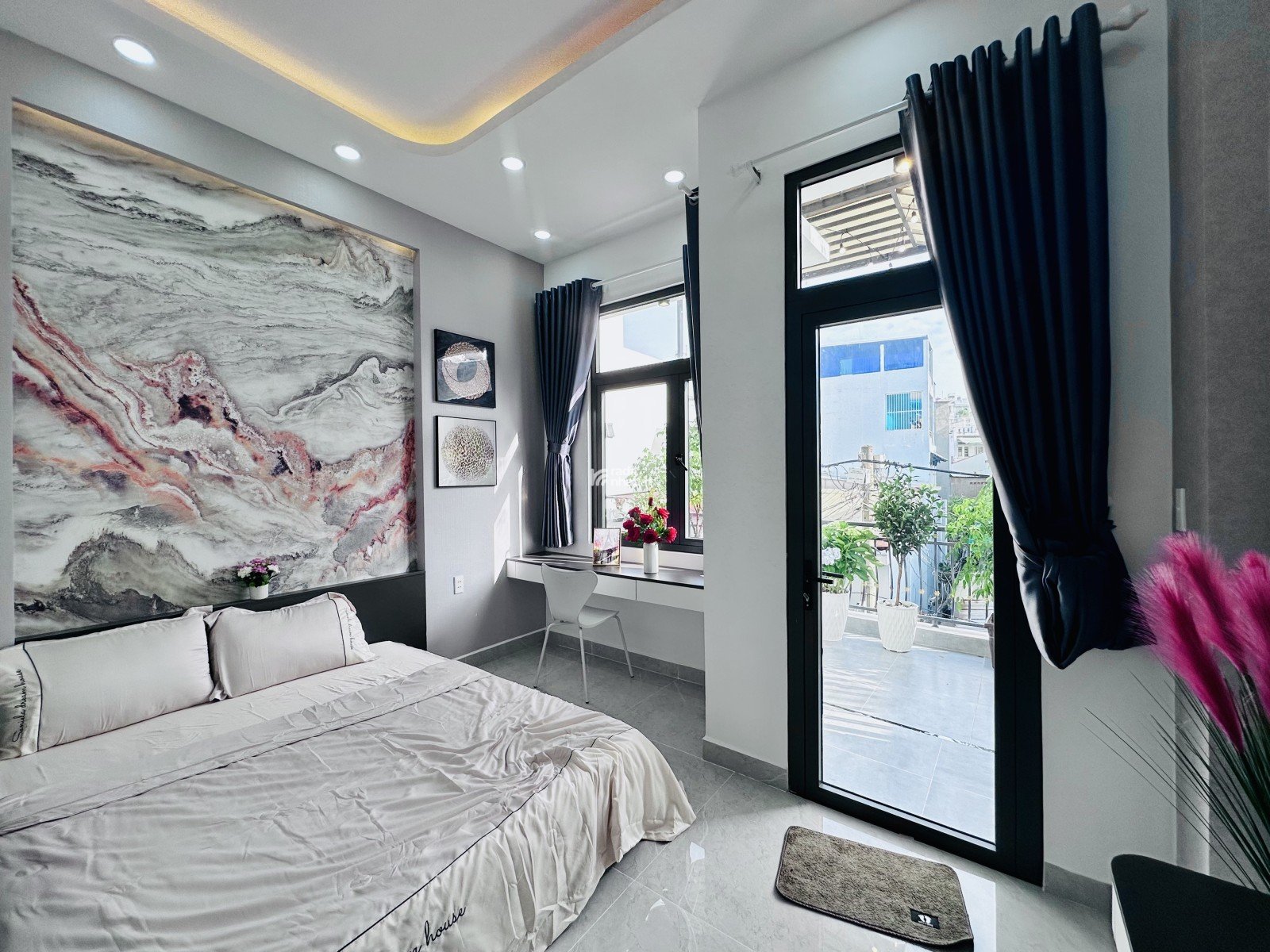 Nhà đẹp 4 lầu bán gấp, hẻm ô tô, đường Trần Thị Trọng, P. 15, Tân Bình, chỉ 6,38 tỷ TL