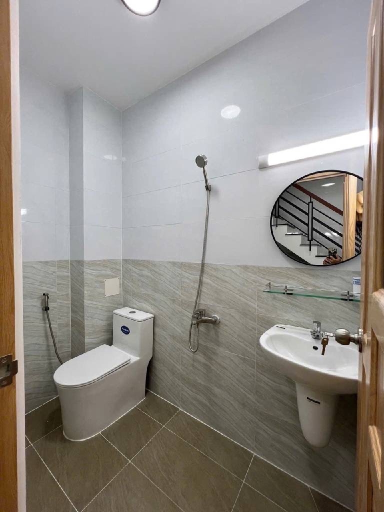 CC BÁN GẤP NHÀ TRẢ TIỀN NV 130m2 nhỉnh 4 tỷ 