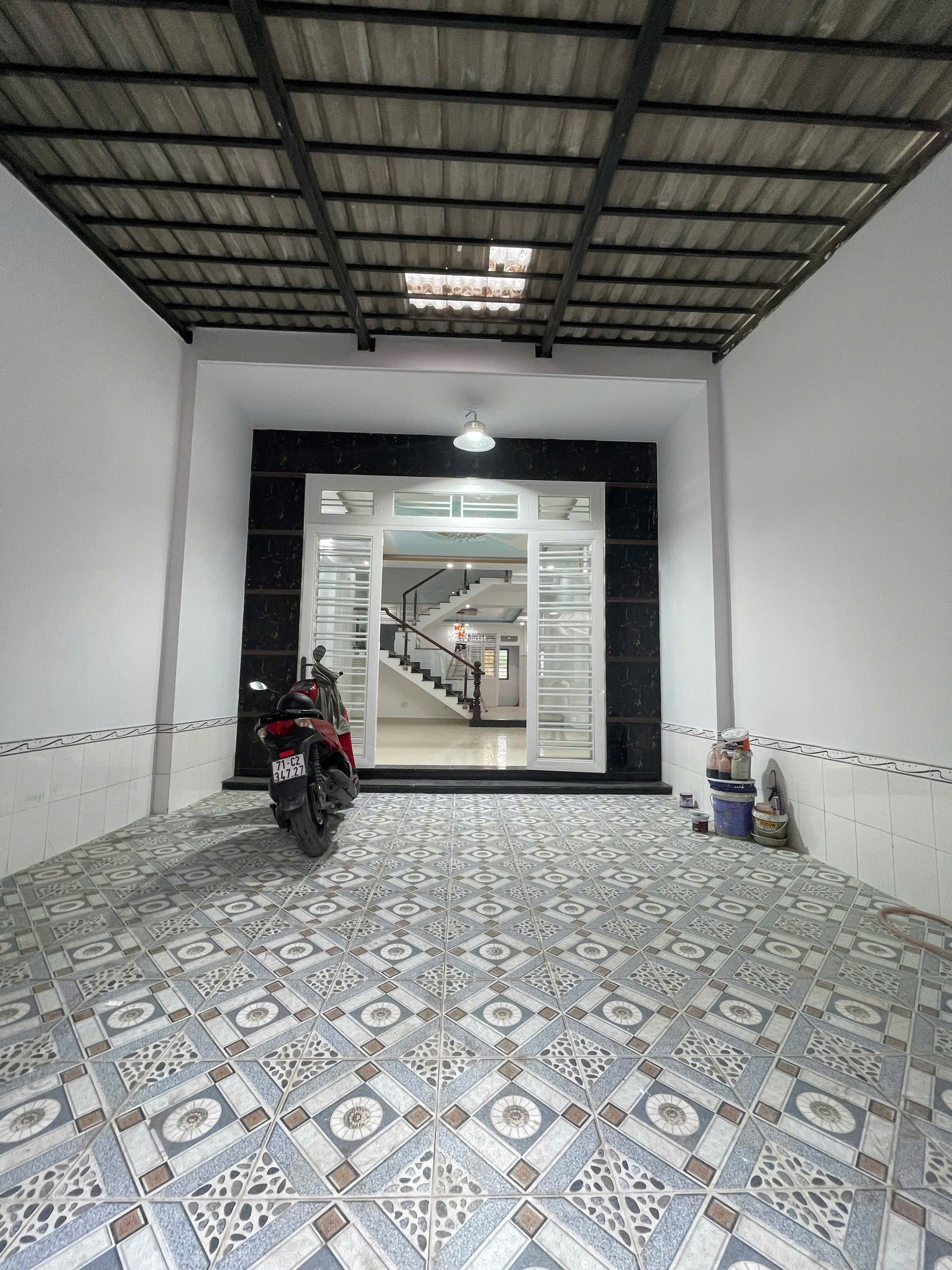 Nhà mới  ở ngay  diện tích 100 m2