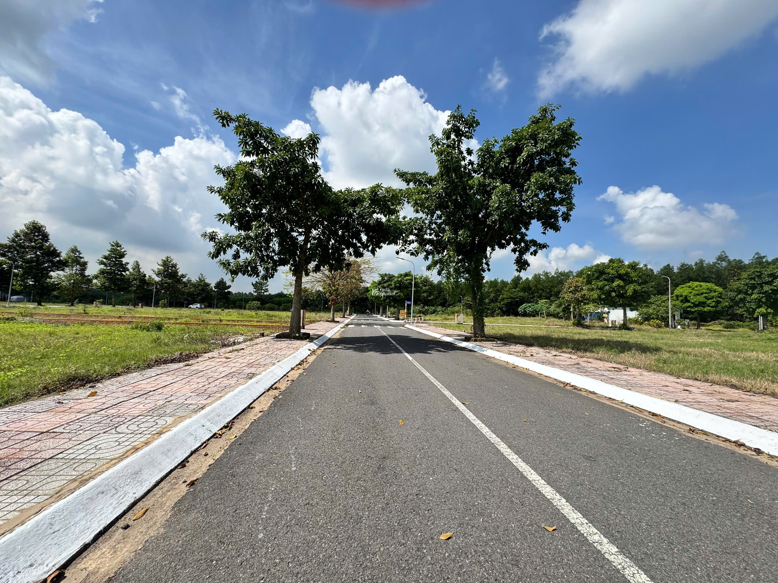 BÁN LÔ 100M2 Ở KHU DÂN CƯ AN VIỄN NGAY MẶT TIỀN ĐƯỜNG LỚN - GIÁ 800 TRIỆU/M2 - SHR