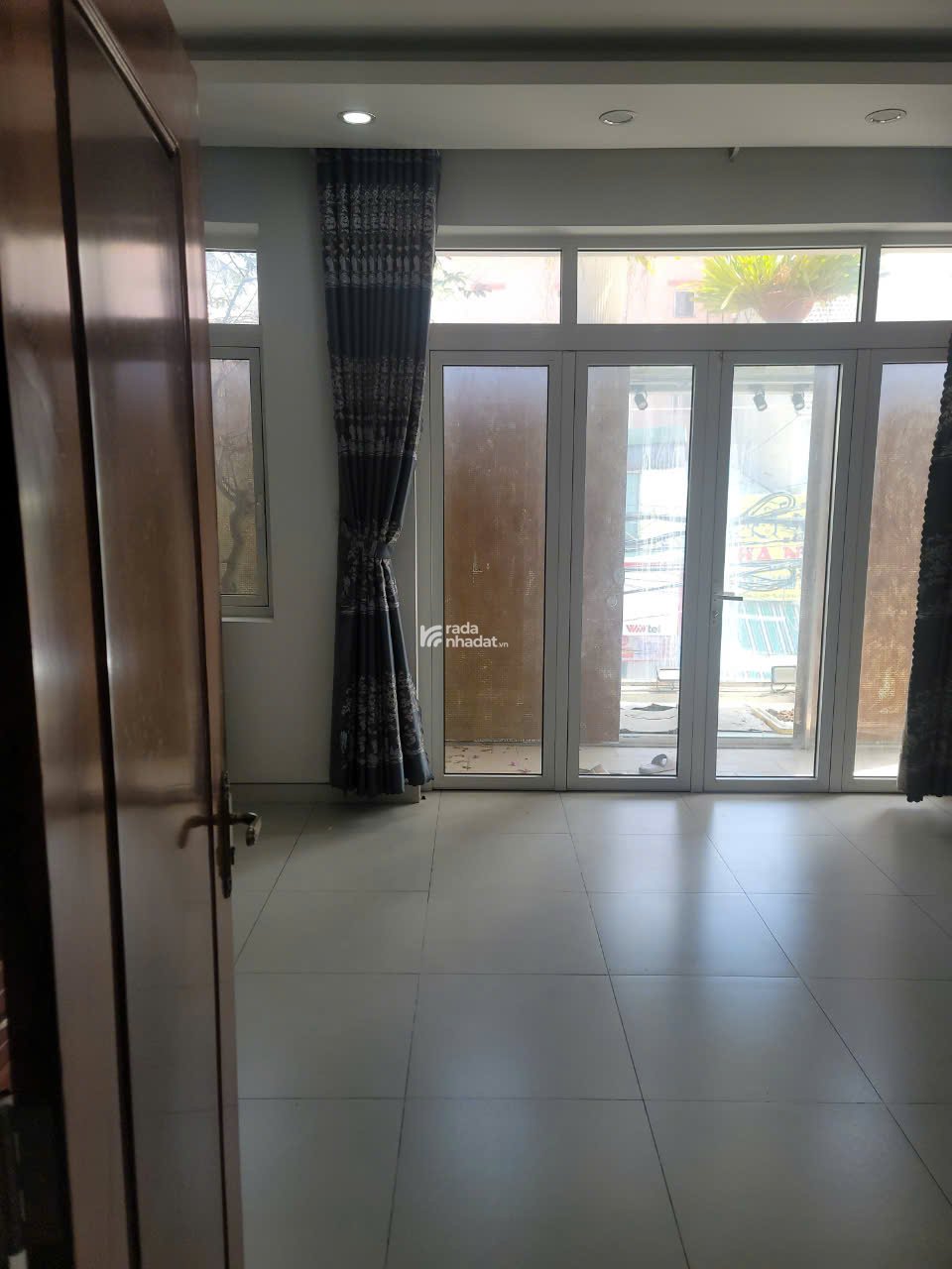 Mặt tiền KD 4 tầng, DT( 5m x 19m)77m2, Tọa lạc Bình Giã, Q. Tân Bình