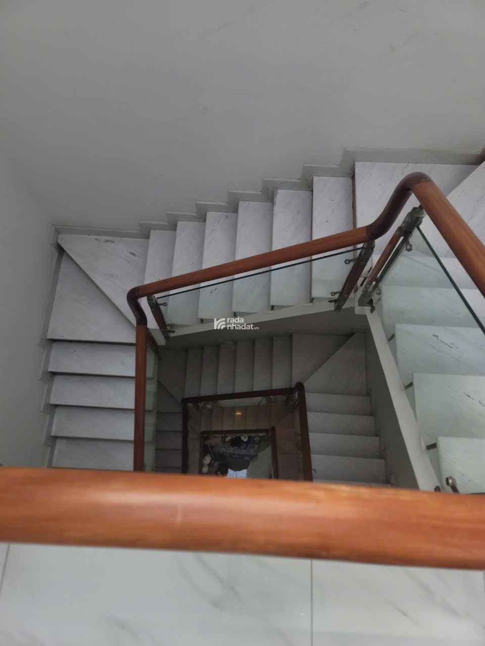 Mặt tiền KD 4 tầng, DT( 5m x 19m)77m2, Tọa lạc Bình Giã, Q. Tân Bình