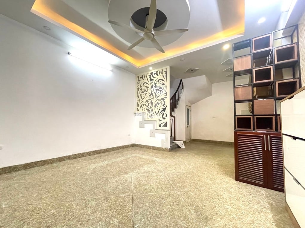 HOÀNG QUỐC VIỆT - 5 TẦNG - NHÀ MỚI - SỔ VUÔNG - 38M2 - 9 TỶ - NỘI THẤT SANG TRỌNG