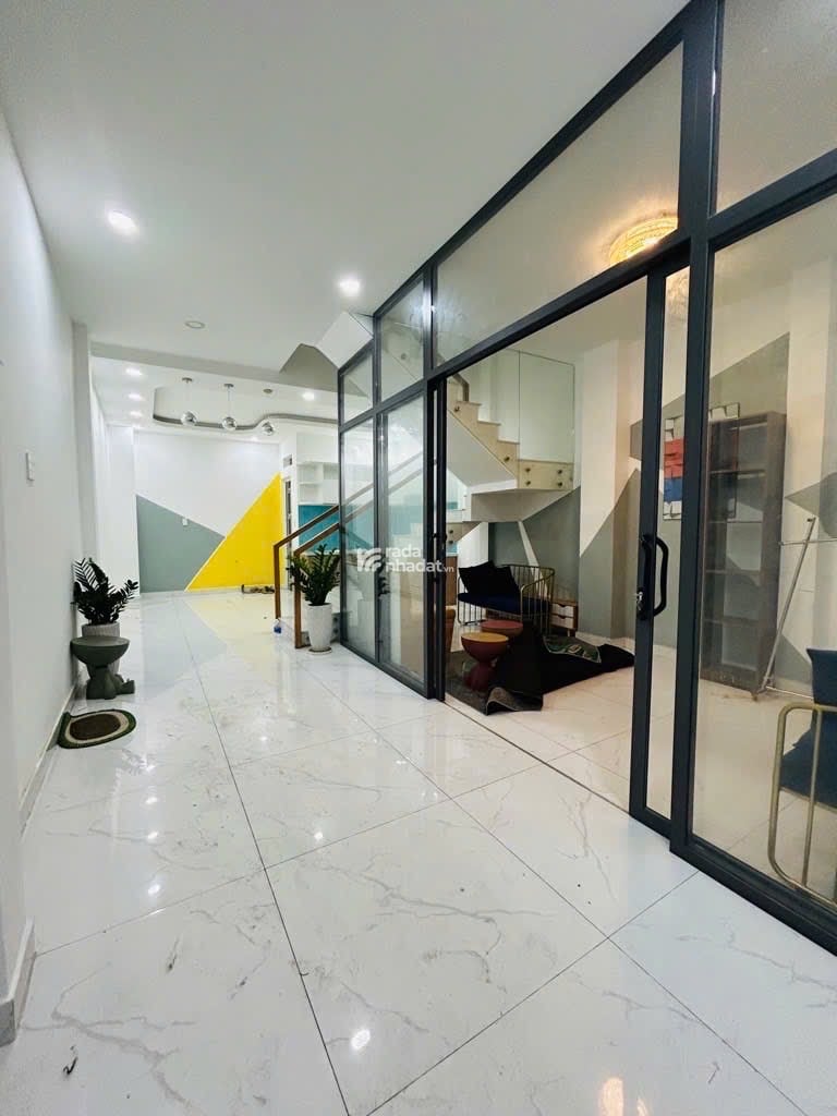 Bán nhà Quận 7 nở hậu ngang 4.7m nở hậu 4.8m dài 10m nhà 2 tầng 3 phòng chỉ 5 tỷ nhỉnh