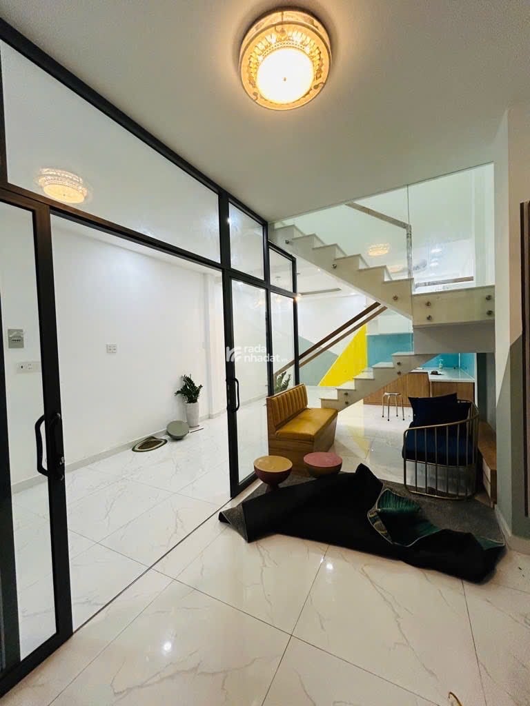 Bán nhà Quận 7 nở hậu ngang 4.7m nở hậu 4.8m dài 10m nhà 2 tầng 3 phòng chỉ 5 tỷ nhỉnh