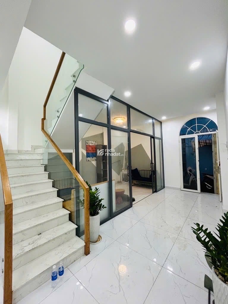 Bán nhà Quận 7 nở hậu ngang 4.7m nở hậu 4.8m dài 10m nhà 2 tầng 3 phòng chỉ 5 tỷ nhỉnh