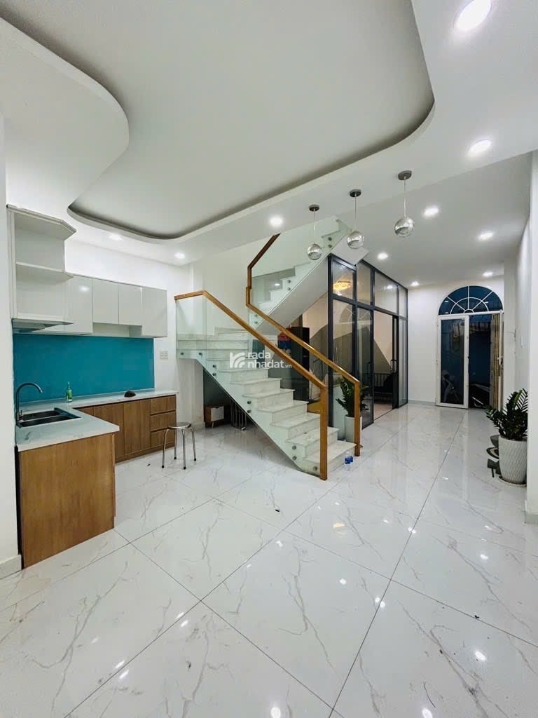 Bán nhà Quận 7 nở hậu ngang 4.7m nở hậu 4.8m dài 10m nhà 2 tầng 3 phòng chỉ 5 tỷ nhỉnh