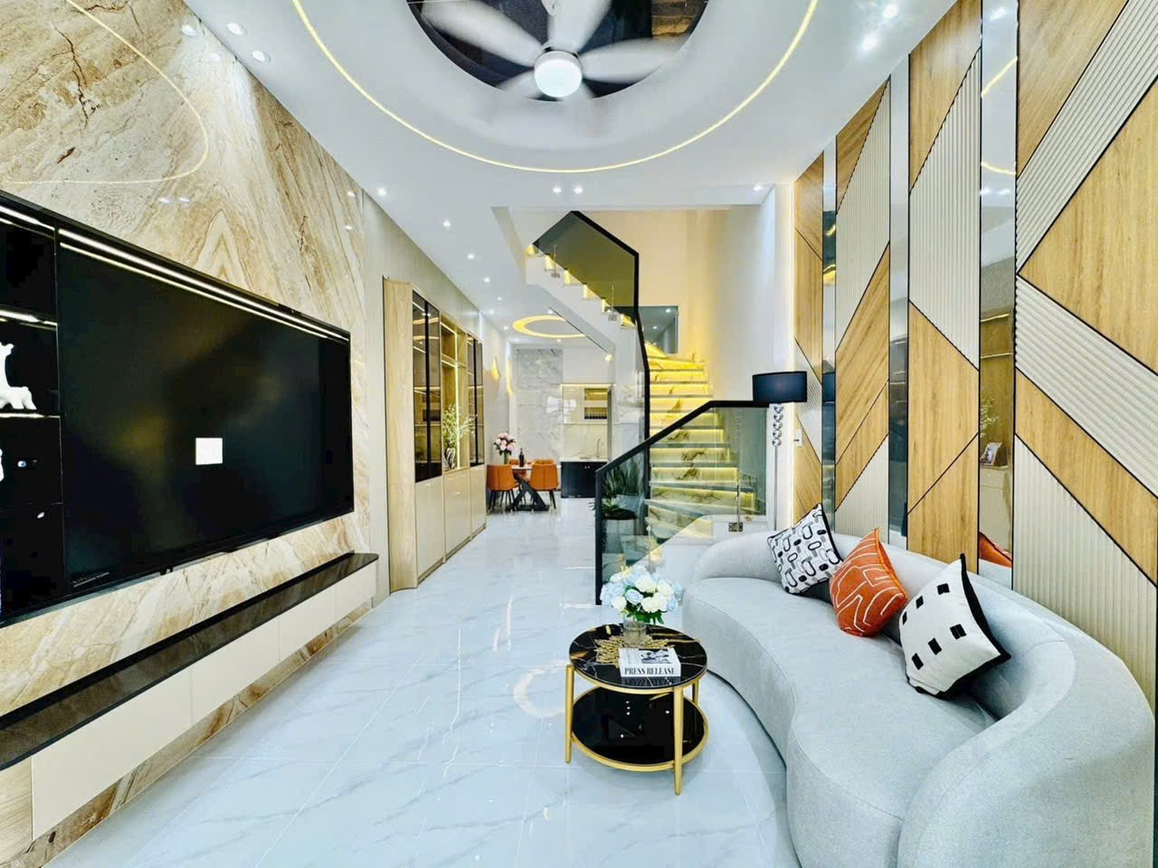 Nhà cần bán gấp Bùi Đình Túy, P24, Bình Thạnh, 8 tỷ, sổ riêng, xung quanh tiện ích đầy đủ 