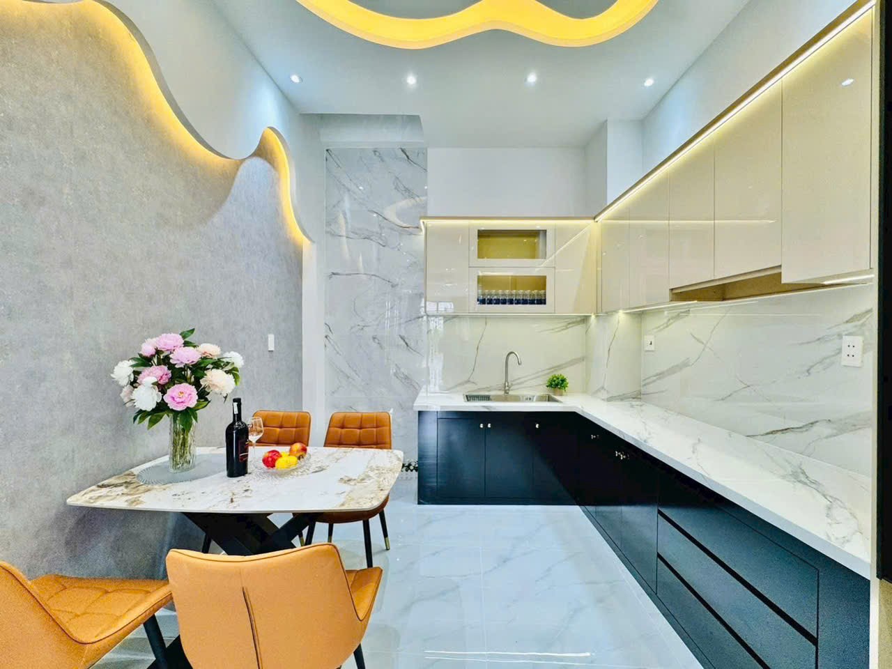 Nhà cần bán gấp Bùi Đình Túy, P24, Bình Thạnh, 8 tỷ, sổ riêng, xung quanh tiện ích đầy đủ 