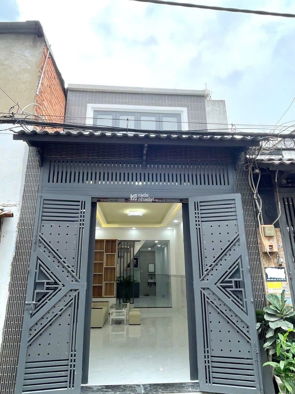 Nhà Mới 100% Hẻm Xe Tải Chiến Lược, 42.6m2, Chỉ 4.38 Tỷ, Xách Vali Vào Ở Ngay