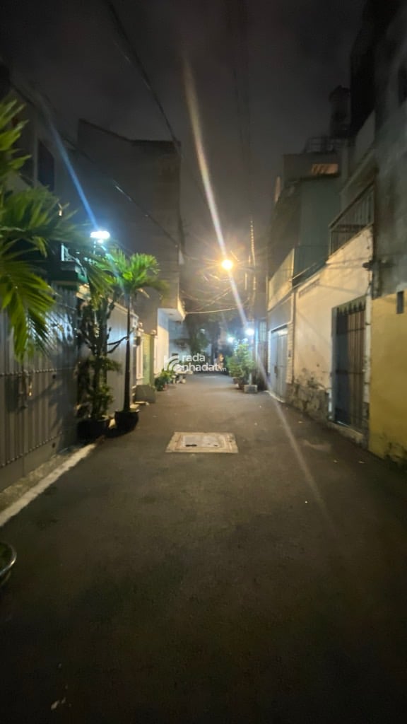 NGAY CV LÀNG HOA GÒ VẤP - ÔTÔ NGỦ TRONG NHÀ - 3 TẦNG - 70M2 - FULL NỘI THẤT - 6.x TỶ