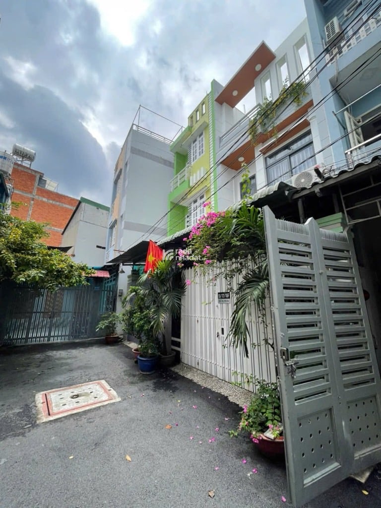 NGAY CV LÀNG HOA GÒ VẤP - ÔTÔ NGỦ TRONG NHÀ - 3 TẦNG - 70M2 - FULL NỘI THẤT - 6.x TỶ