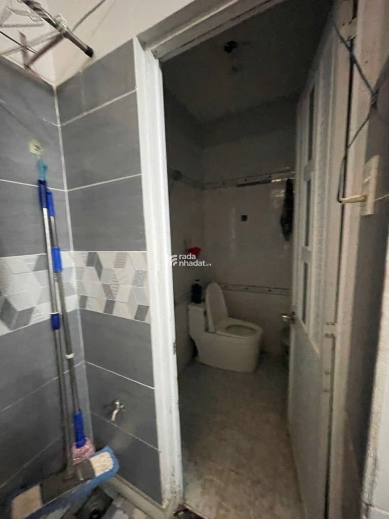 NGAY CV LÀNG HOA GÒ VẤP - ÔTÔ NGỦ TRONG NHÀ - 3 TẦNG - 70M2 - FULL NỘI THẤT - 6.x TỶ