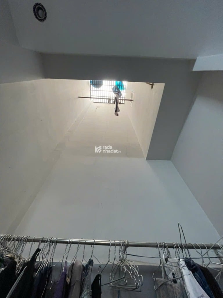 NGAY CV LÀNG HOA GÒ VẤP - ÔTÔ NGỦ TRONG NHÀ - 3 TẦNG - 70M2 - FULL NỘI THẤT - 6.x TỶ