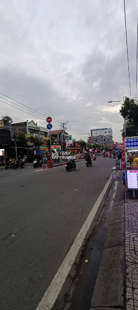  BÁN NHÀ CẤP 4 MẶT TIỀN KINH DOANH SẦM UẤT HỢP ĐỒNG THUÊ ỔN ĐỊNH 