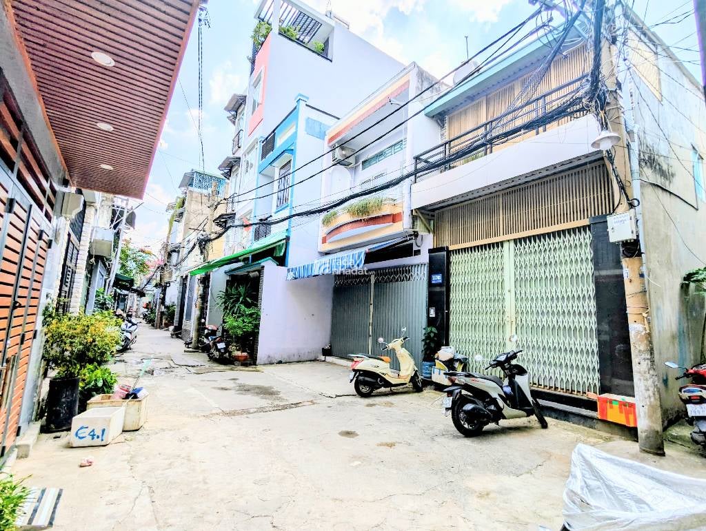 HẺM XE HƠI SÁT NHÀ, LẠC LONG QUÂN, TÂN BÌNH, 48M2 CÓ KC Ở NGAY. GIẢM 350TR CHỈ CÒN 6.3T TL 