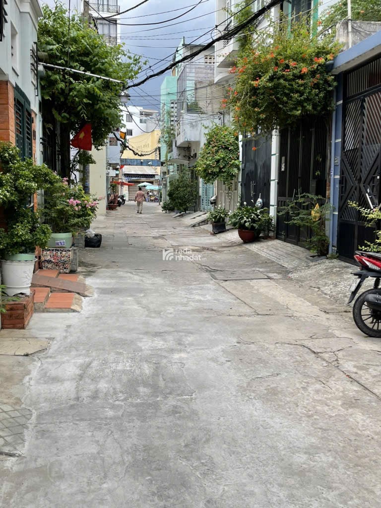 Nhà Thật - Đẹp 4 Tầng - 5PN - Xe Hơi Ngủ Trong Nhà -  gần Mặt tiền Thích Quảng Đức - Phú Nhuận