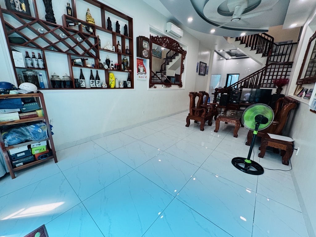 GẦN GA METRO, SÂN BAY - GẦN 70M2 (4x17) - 3 TẦNG, 3 PN69m2 ( 4m x 17m ).