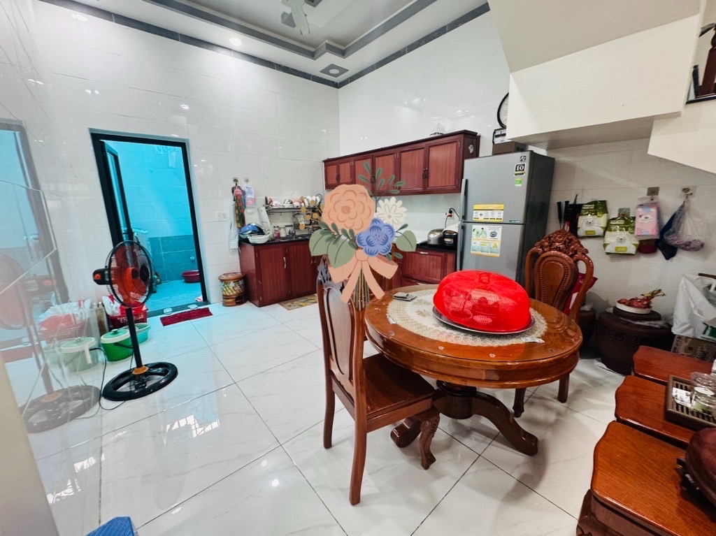 GẦN GA METRO, SÂN BAY - GẦN 70M2 (4x17) - 3 TẦNG, 3 PN69m2 ( 4m x 17m ).