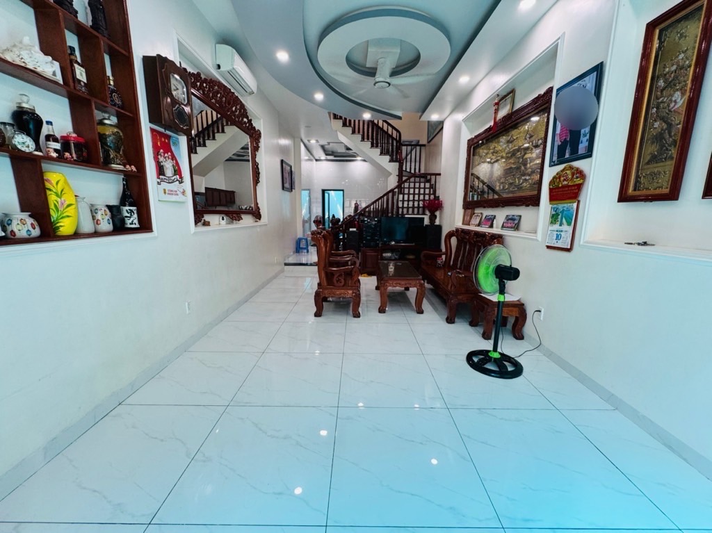 GẦN GA METRO, SÂN BAY - GẦN 70M2 (4x17) - 3 TẦNG, 3 PN69m2 ( 4m x 17m ).