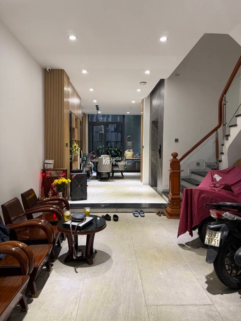  ĐƯỜNG C1 - P13 TÂN BÌNH - NHÀ CÓ THANG MÁY - XE HƠI NGỦ TRONG NHÀ