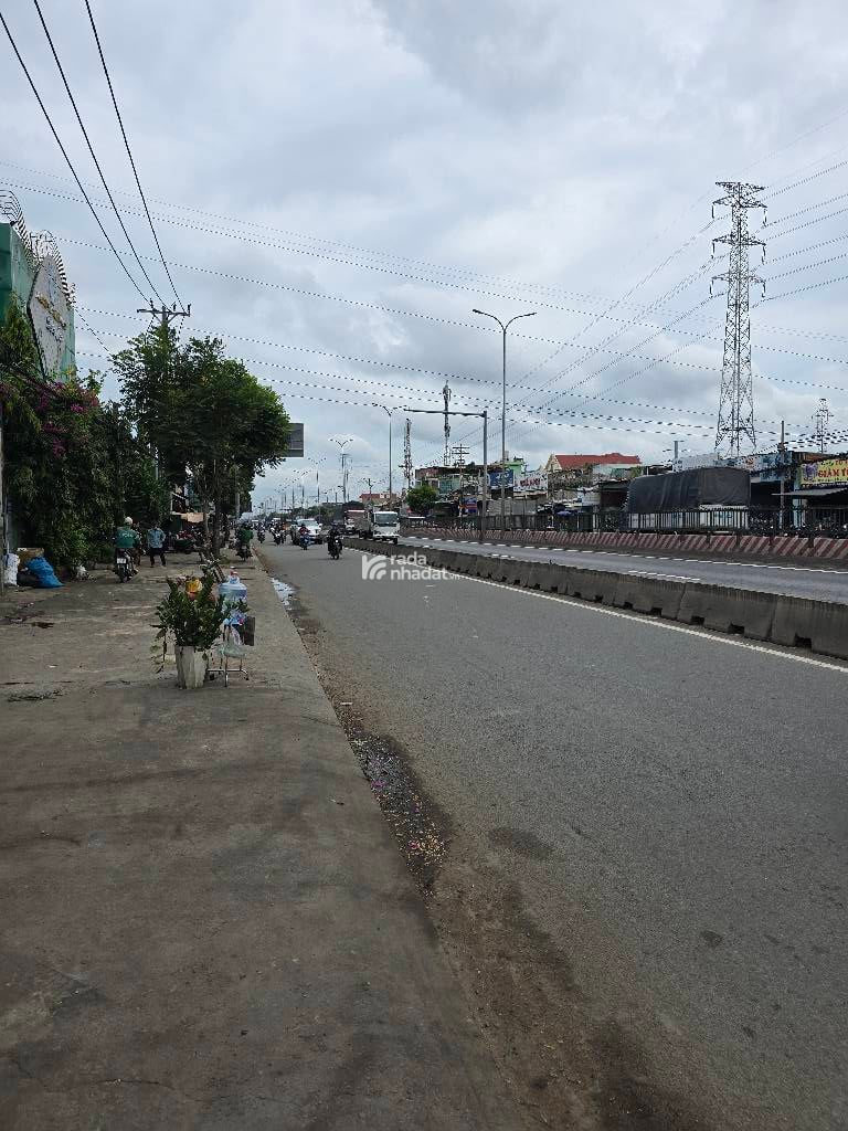 BÁN NHÀ MẶT TIỀN QUỐC LỘ 1A 430M2 16X27M 18.X TỶ THU 30 TRIỆU GẦN UBND TÂN TẠO