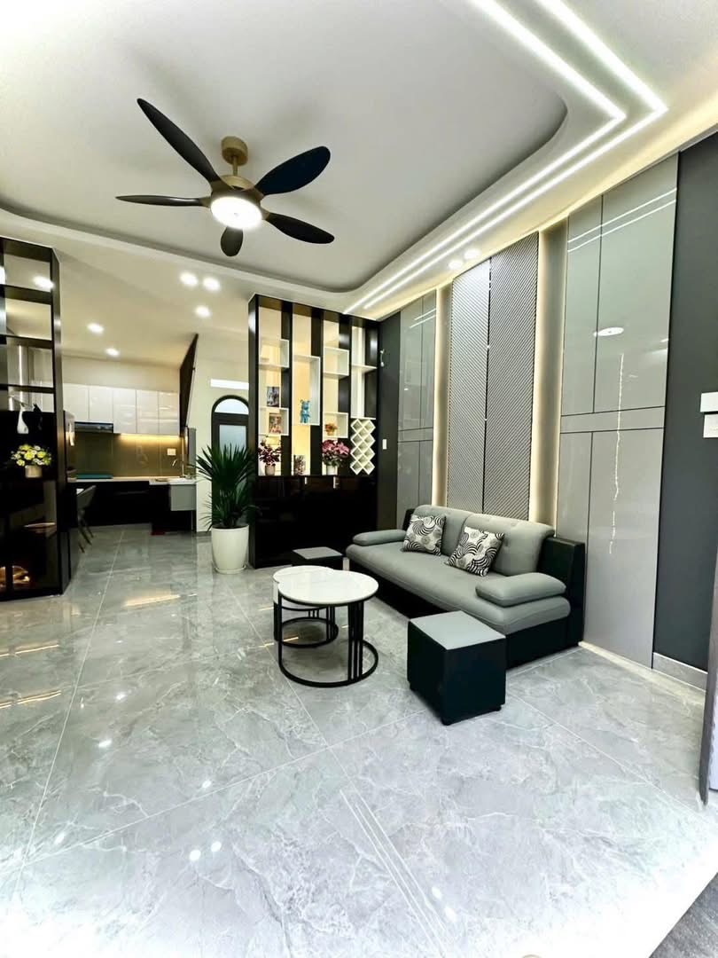 Hạ giá 200tr.. còn 2 Tỉ 600,chủ kẹt tiền bán nhà Lê Quang Định P11 Bình Thạnh, 36m2, sổ hồng riêng