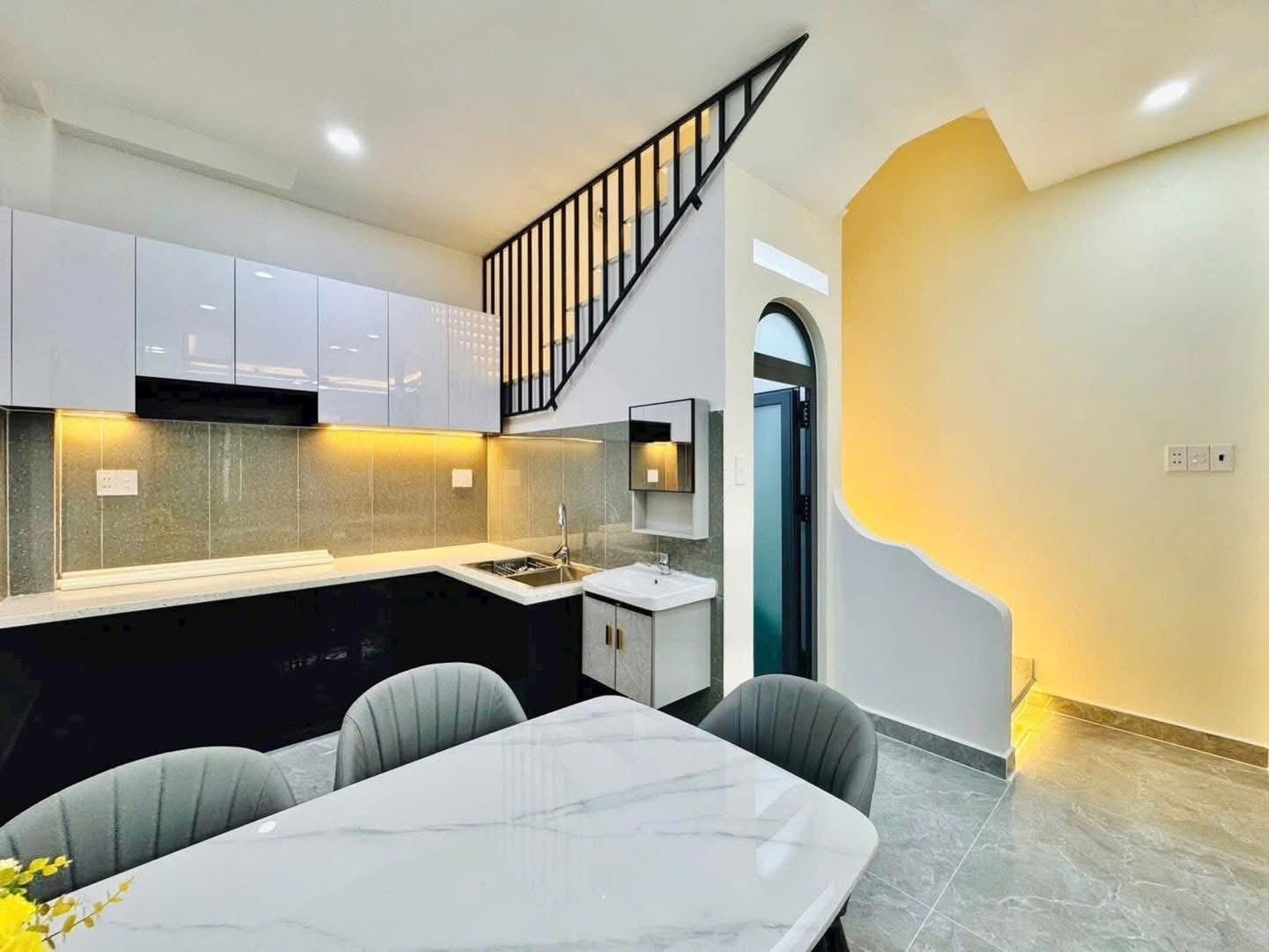 Hạ giá 200tr.. còn 2 Tỉ 600,chủ kẹt tiền bán nhà Lê Quang Định P11 Bình Thạnh, 36m2, sổ hồng riêng