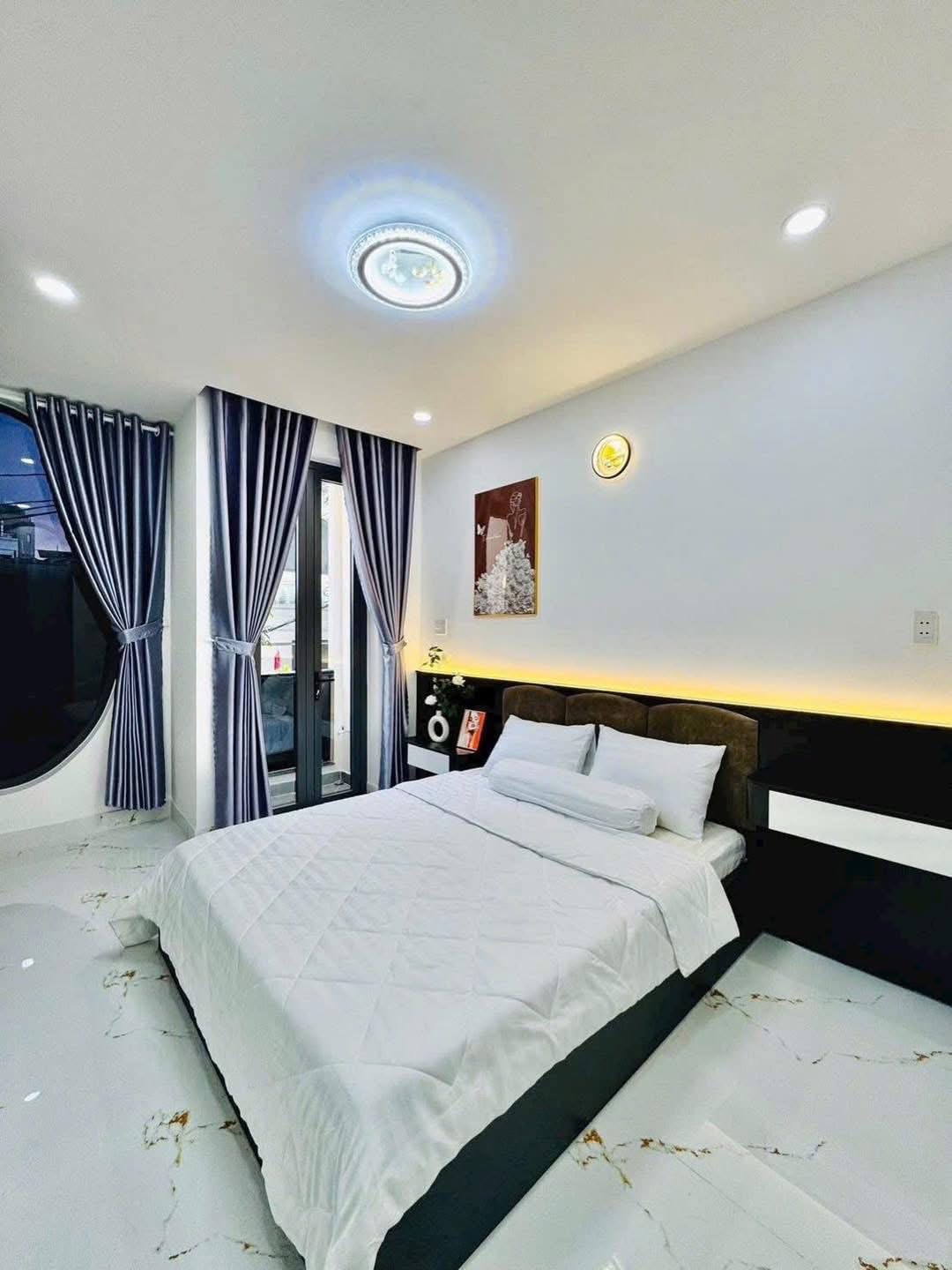 Hạ giá 200tr.. còn 2 Tỉ 600,chủ kẹt tiền bán nhà Lê Quang Định P11 Bình Thạnh, 36m2, sổ hồng riêng