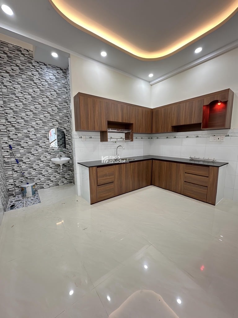 ĐƯỜNG XE HƠI 6M THÔNG - KINH DOANH ĐỈNH - NHÀ 2 TẦNG BTCT KIÊN CỐ- SÁT NGUYỄN SƠN 