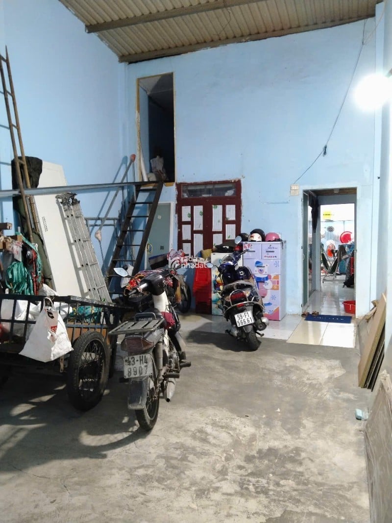 Bán nhà mặt tiền Tô Hiệu-ngang 4m-sổ vuông-kinh doanh tấp nập