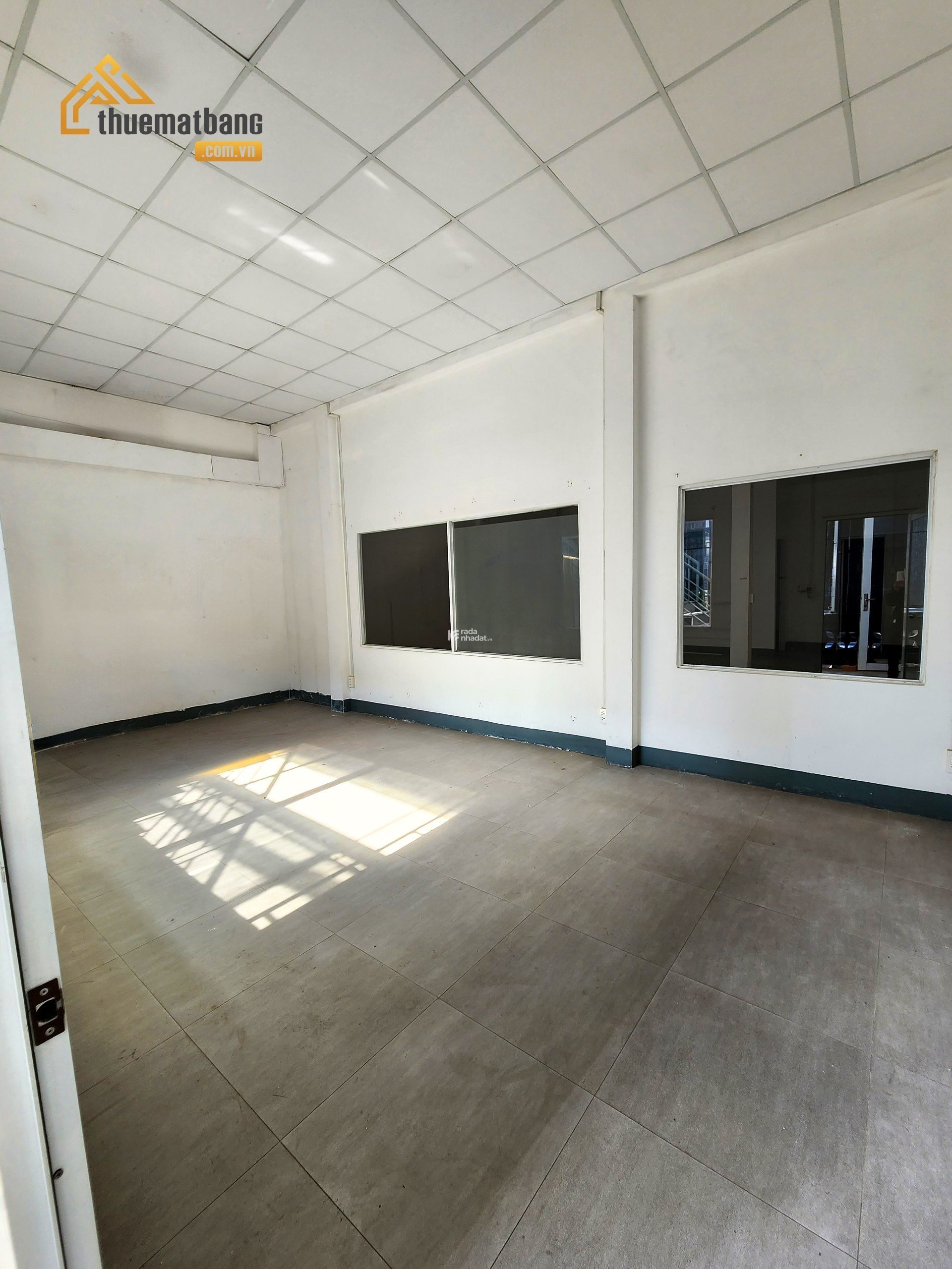 Cho thuê văn phòng 300m2 vị trí vàng tại quận 4