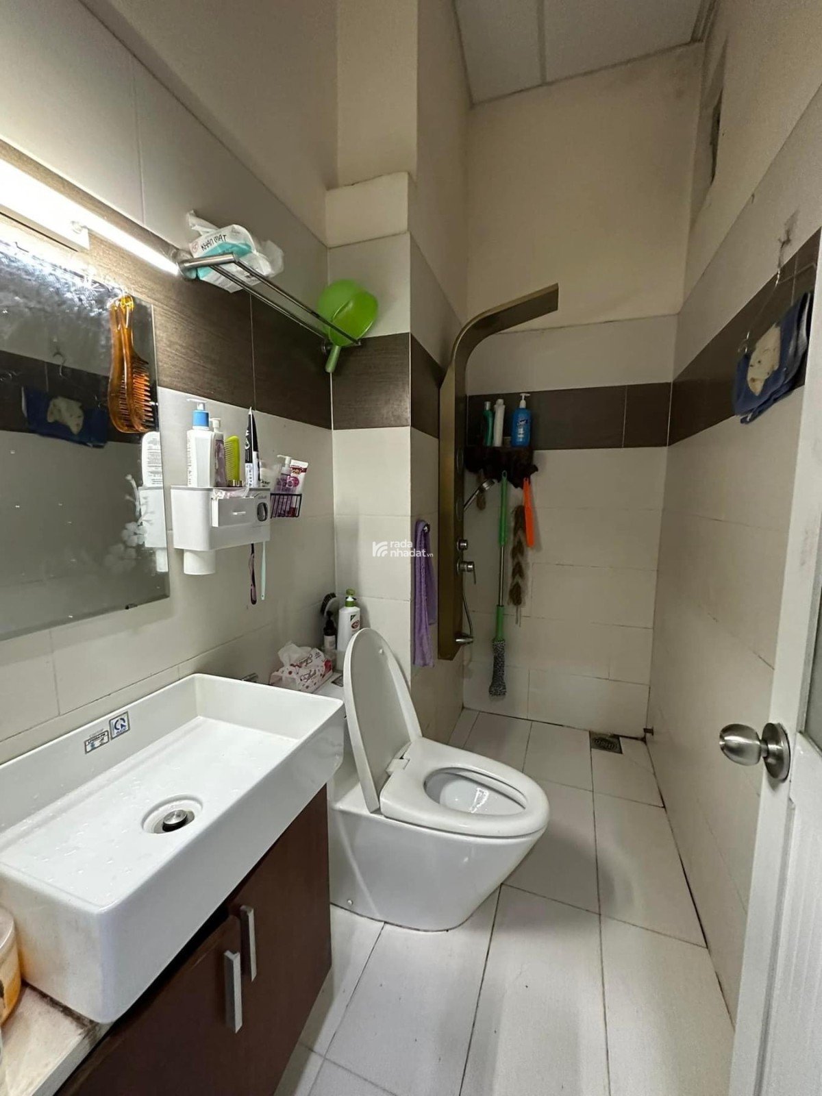 Nhà đẹp 4 lầu bán gấp, hẻm ô tô, đường Trần Thị Trọng, P. 15, Tân Bình, chỉ 6,2 tỷ TL